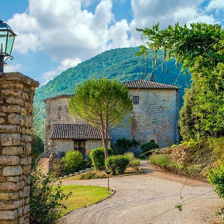 Castello Valenzino Aparthotel Pierantonio Bagian luar foto